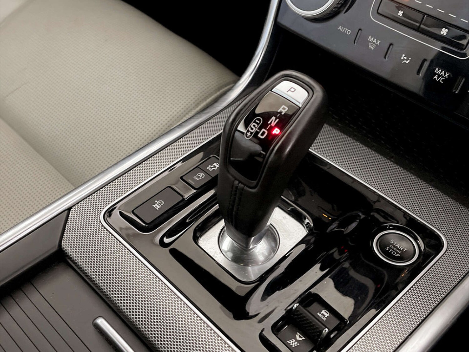 Used Jaguar XE 2019 for sale - 77469939: Photo 26