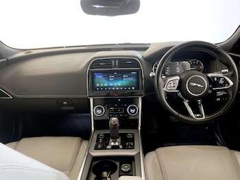 Used Jaguar XE 2019 for sale - 77469939: Photo