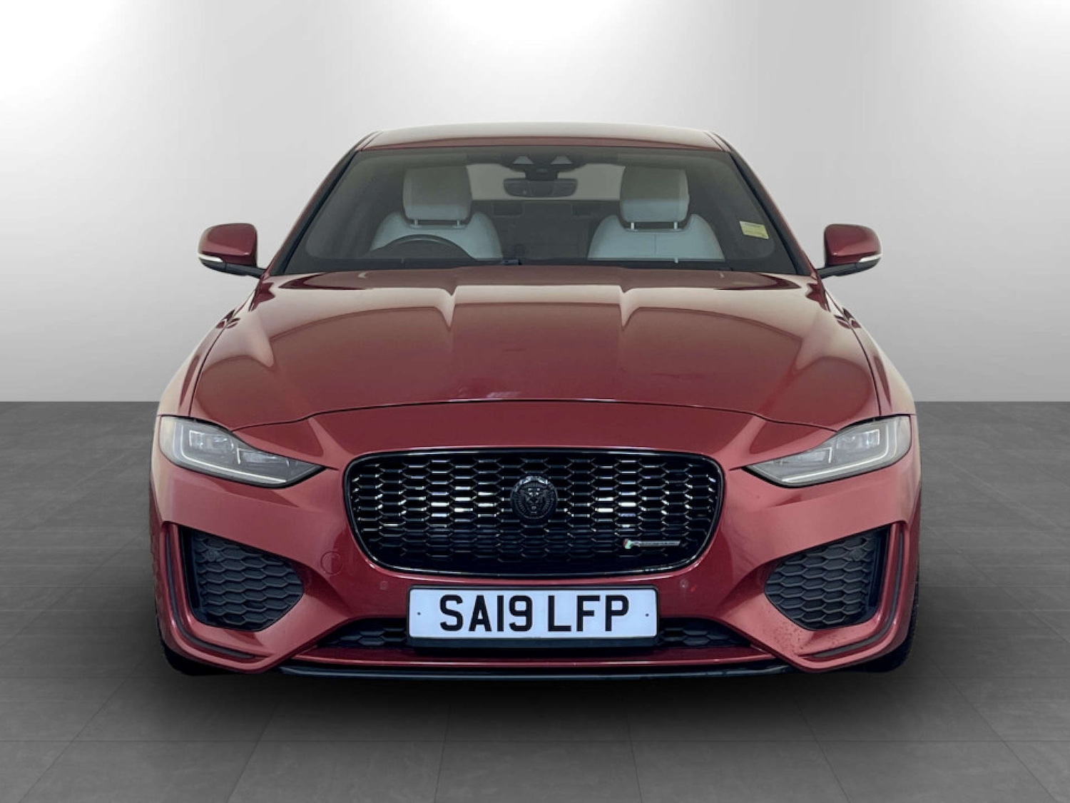 Used Jaguar XE 2019 for sale - 77469939: Photo 5