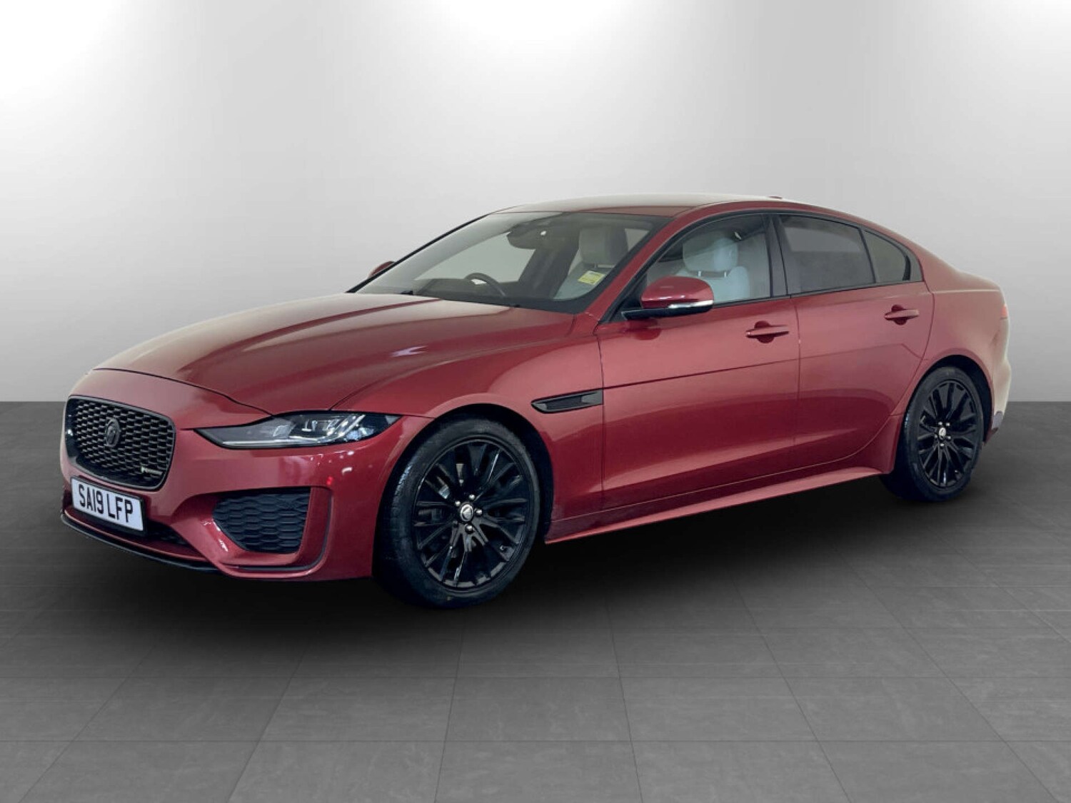 Used Jaguar XE 2019 for sale - 77469939: Photo 6