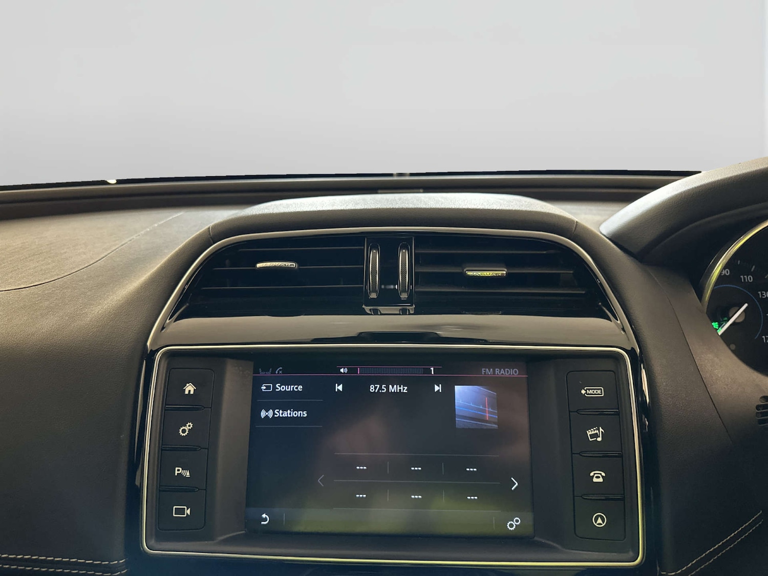 Used Jaguar XE 2018 for sale - 78094537: Photo 23