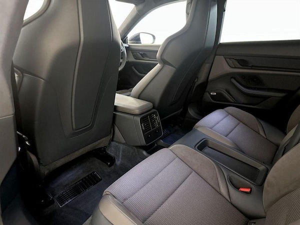 Used Porsche Taycan 2022 for sale - 75718164: Photo 14
