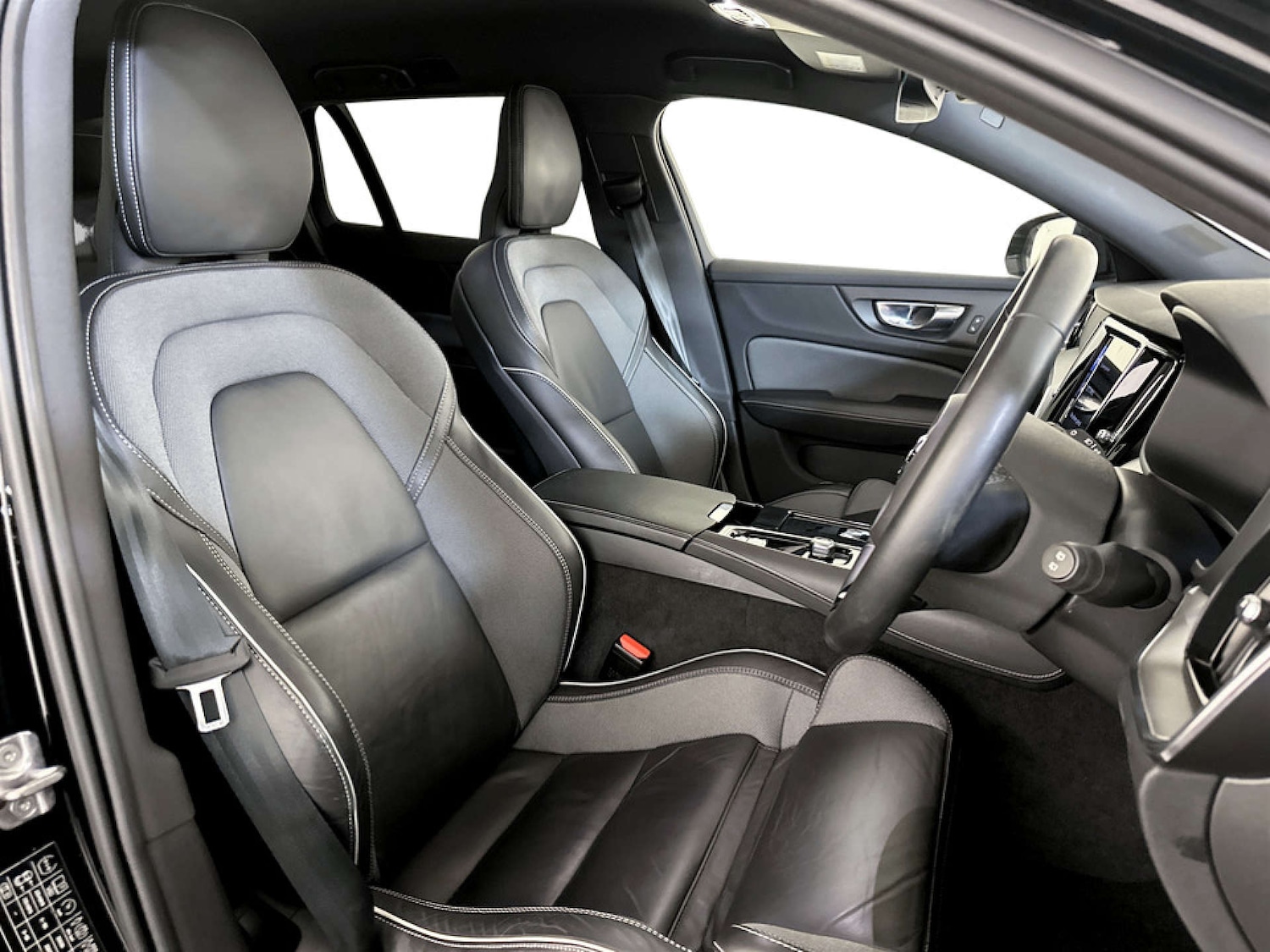 Used Volvo V60 2021 for sale - 77299421: Photo 13