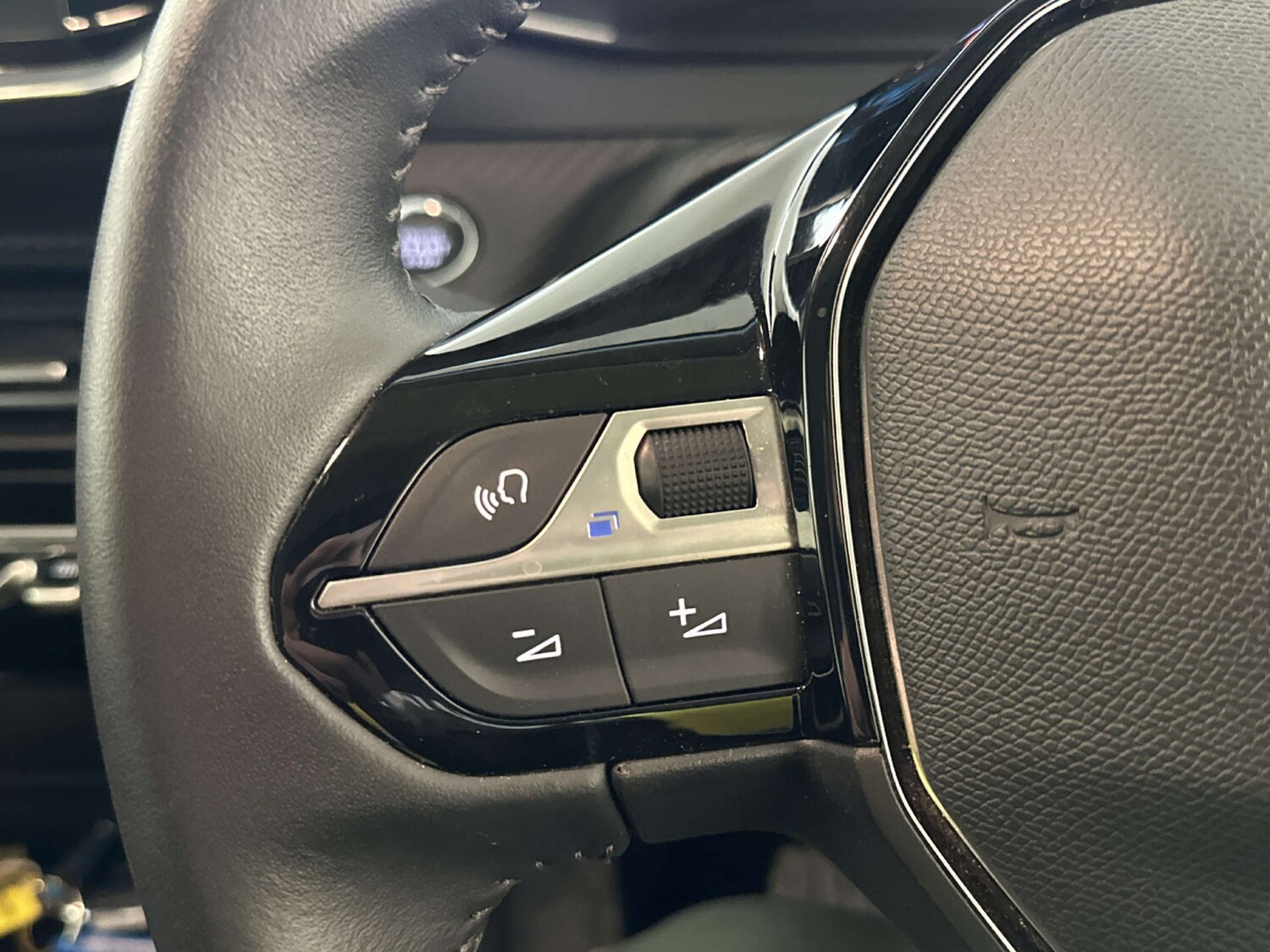 Used Peugeot E-2008 2021 for sale - 77953342: Photo 17