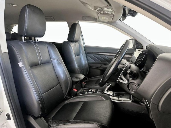 Used Mitsubishi Outlander 2018 for sale - 76209373: Photo 13