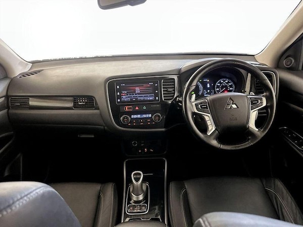 Used Mitsubishi Outlander 2018 for sale - 76209373: Photo 3