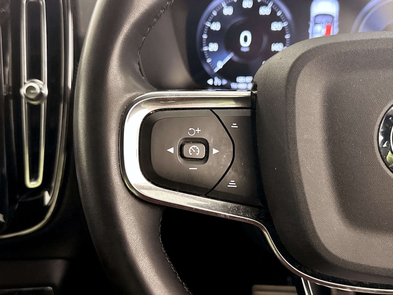 Used Volvo XC40 2021 for sale - 77329447: Photo 25