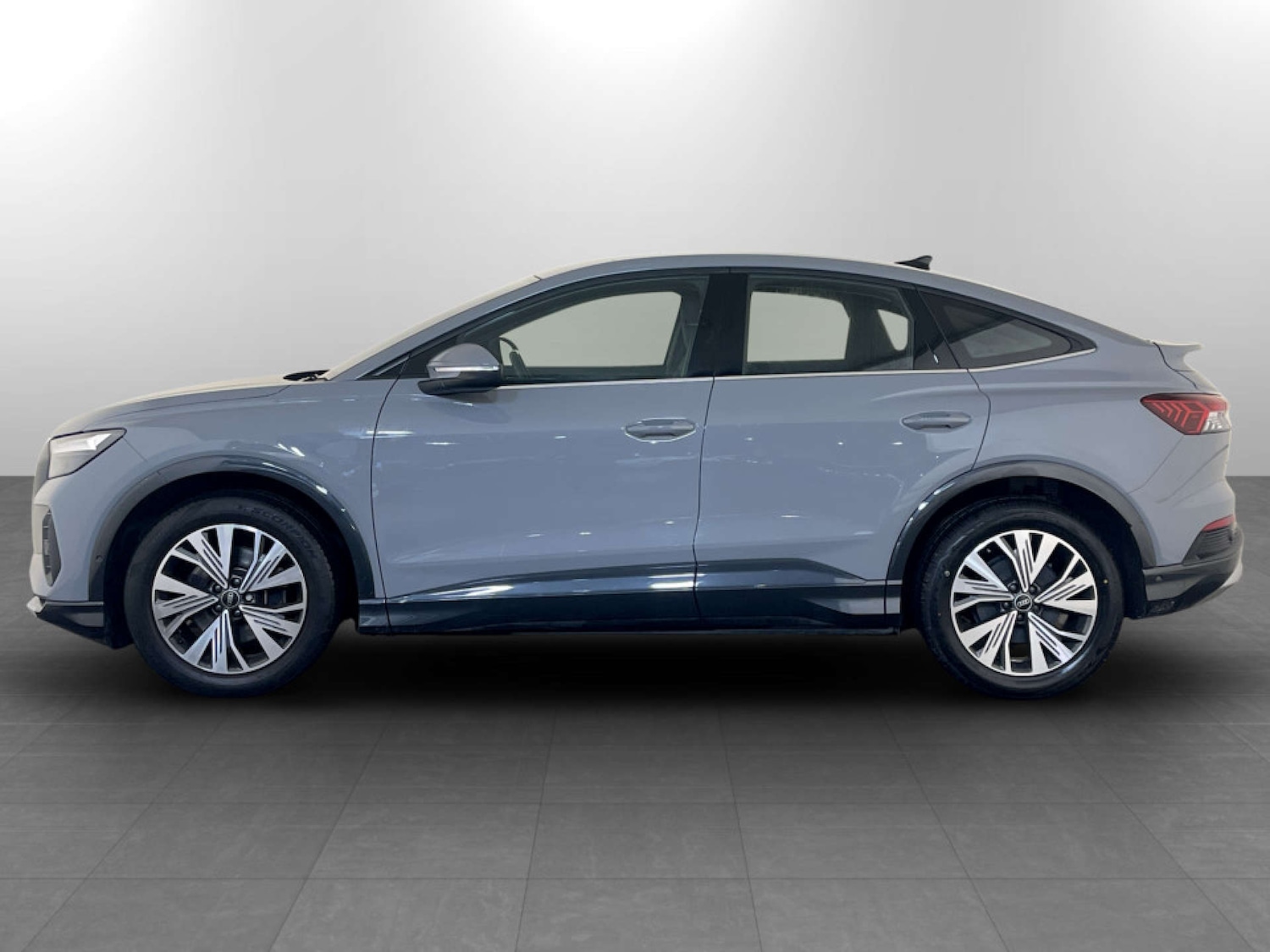 Used Audi Q4 e-tron 2023 for sale - 77547653: Photo 7