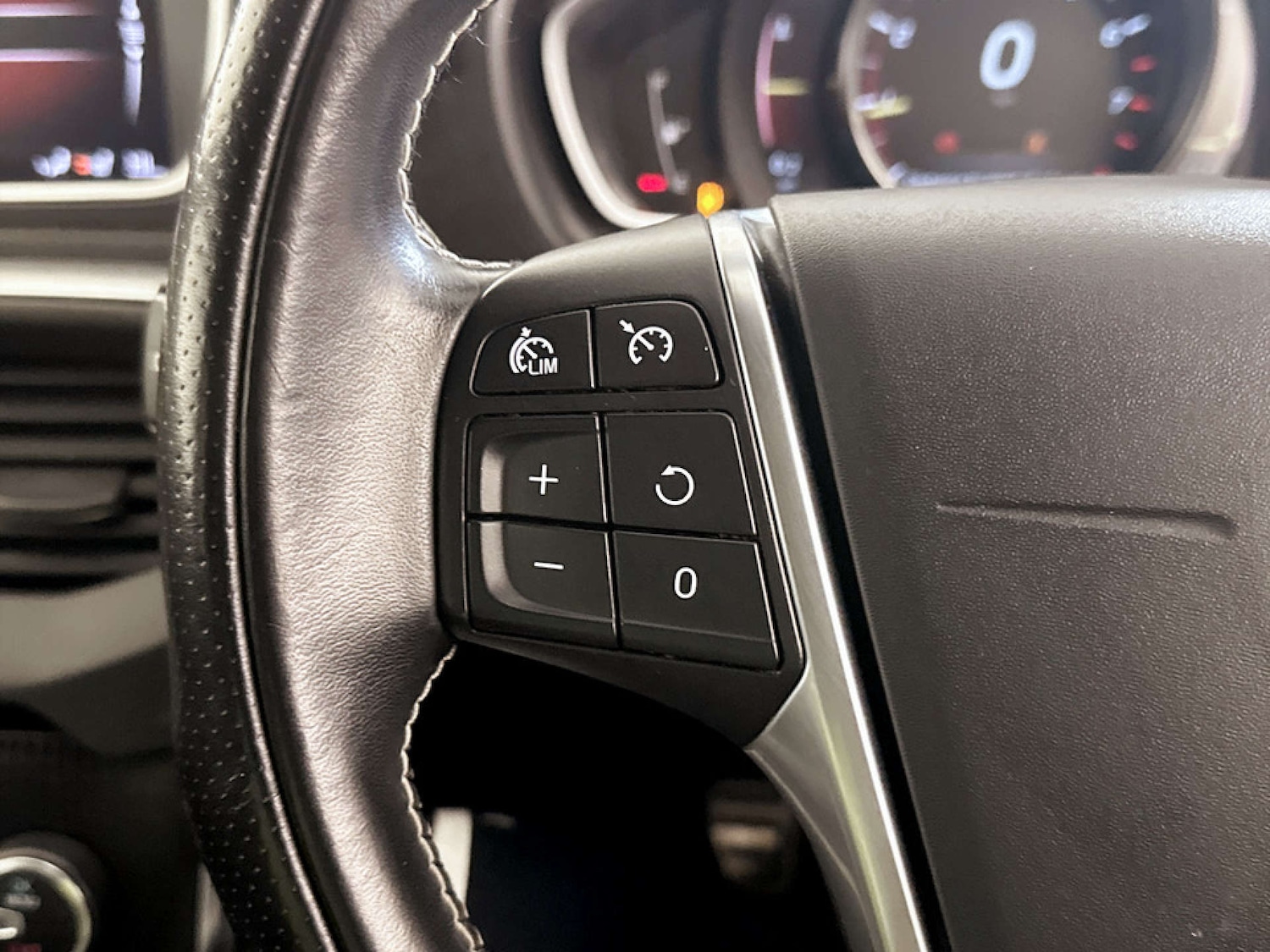 Used Volvo V40 2019 for sale - 77355467: Photo 18