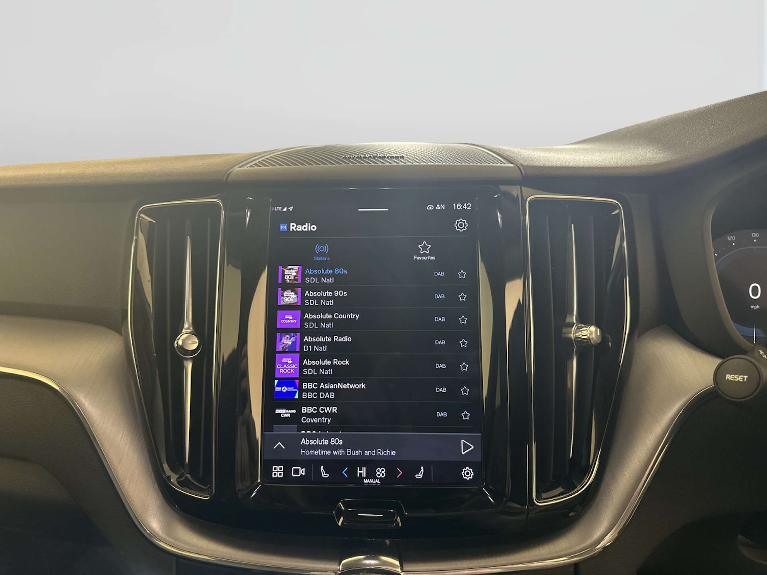 Used Volvo XC60 2022 for sale - 77821600: Photo 21