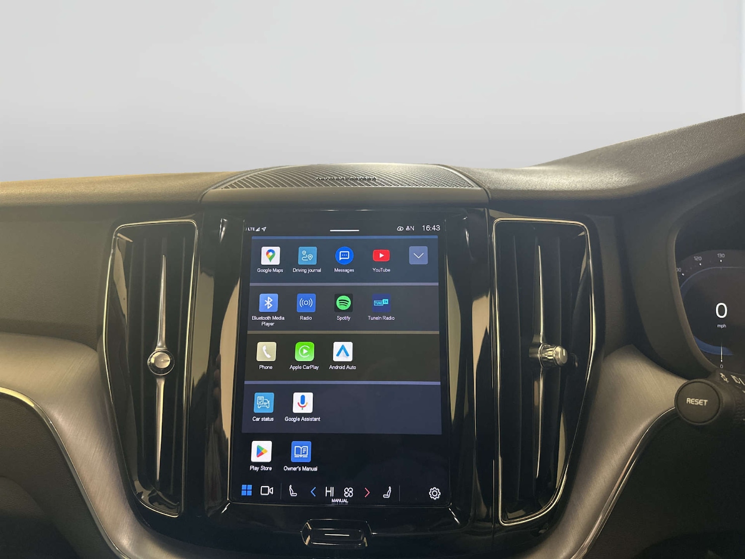 Used Volvo XC60 2022 for sale - 77821600: Photo 22