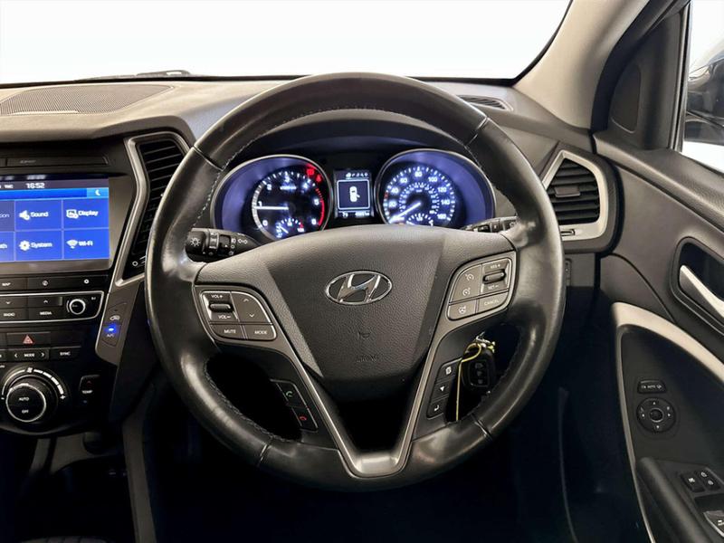 Used Hyundai Santa Fe 2017 for sale - 77036829: Photo 17