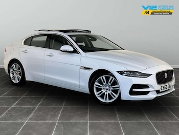Used Jaguar XE 2019 for sale - 77018114: Photo