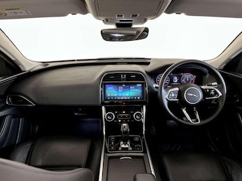 Used Jaguar XE 2019 for sale - 77018114: Photo