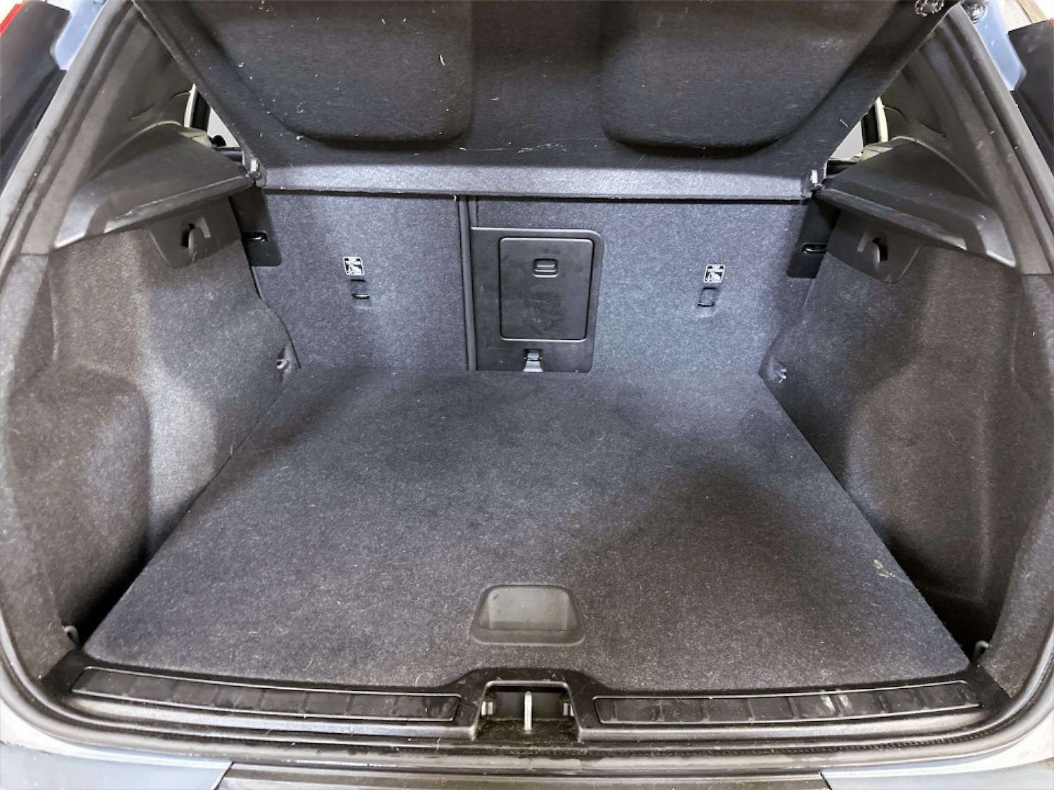 Used Volvo XC40 2023 for sale - 77682103: Photo 15