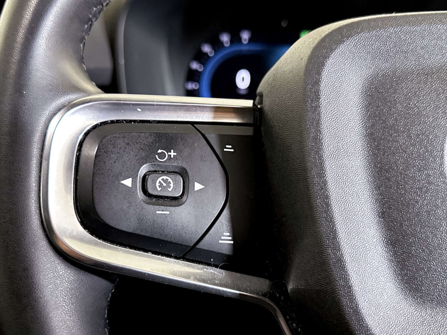 Used Volvo XC40 2023 for sale - 77682103: Photo 18