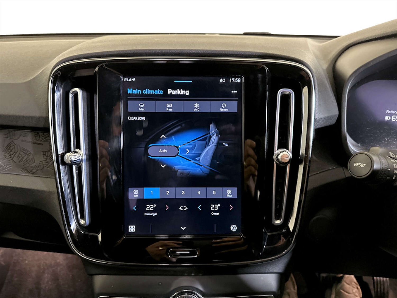 Used Volvo XC40 2023 for sale - 77682103: Photo 21