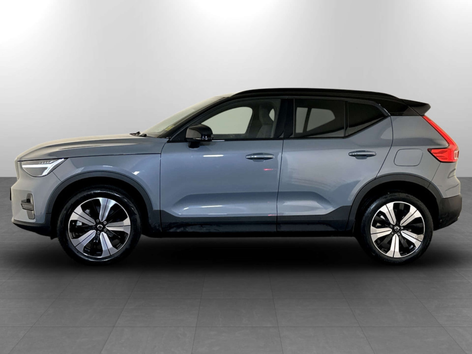 Used Volvo XC40 2023 for sale - 77682103: Photo 7