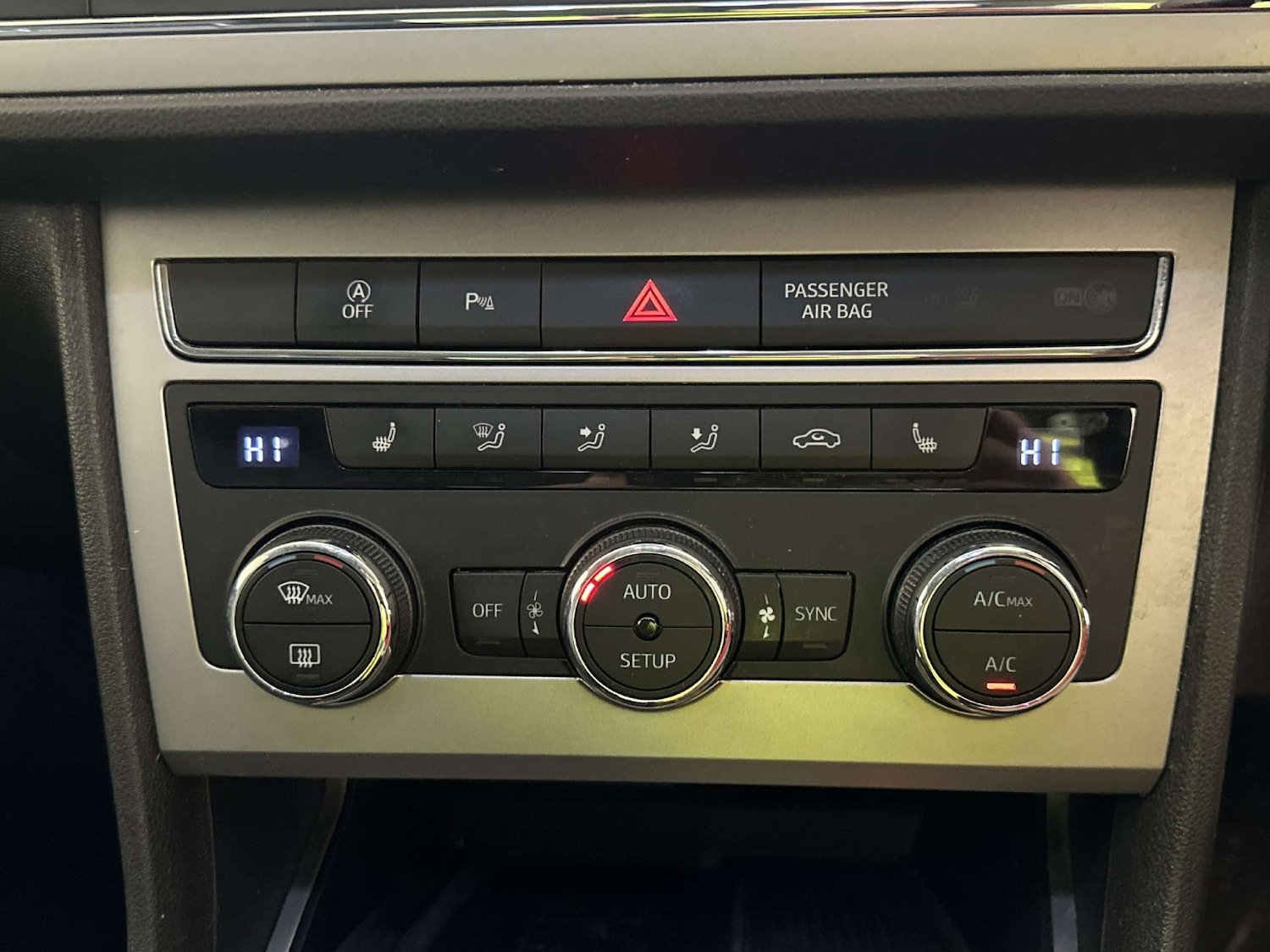 Used SEAT Leon 2020 for sale - 77964870: Photo 24