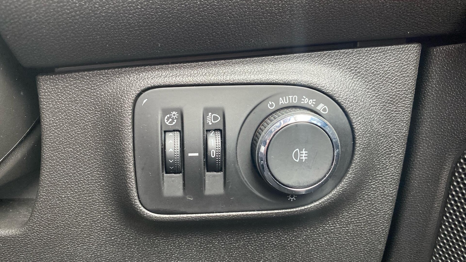 Used Vauxhall ADAM 2015 for sale - 77993053: Photo 27