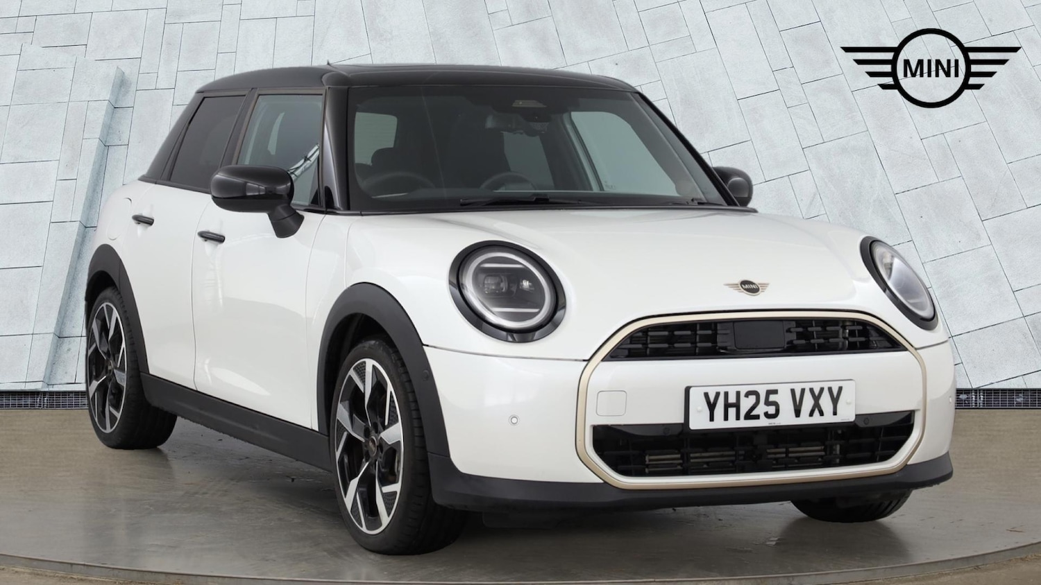 Used MINI Cooper 2025 for sale - 76760276: Photo 1