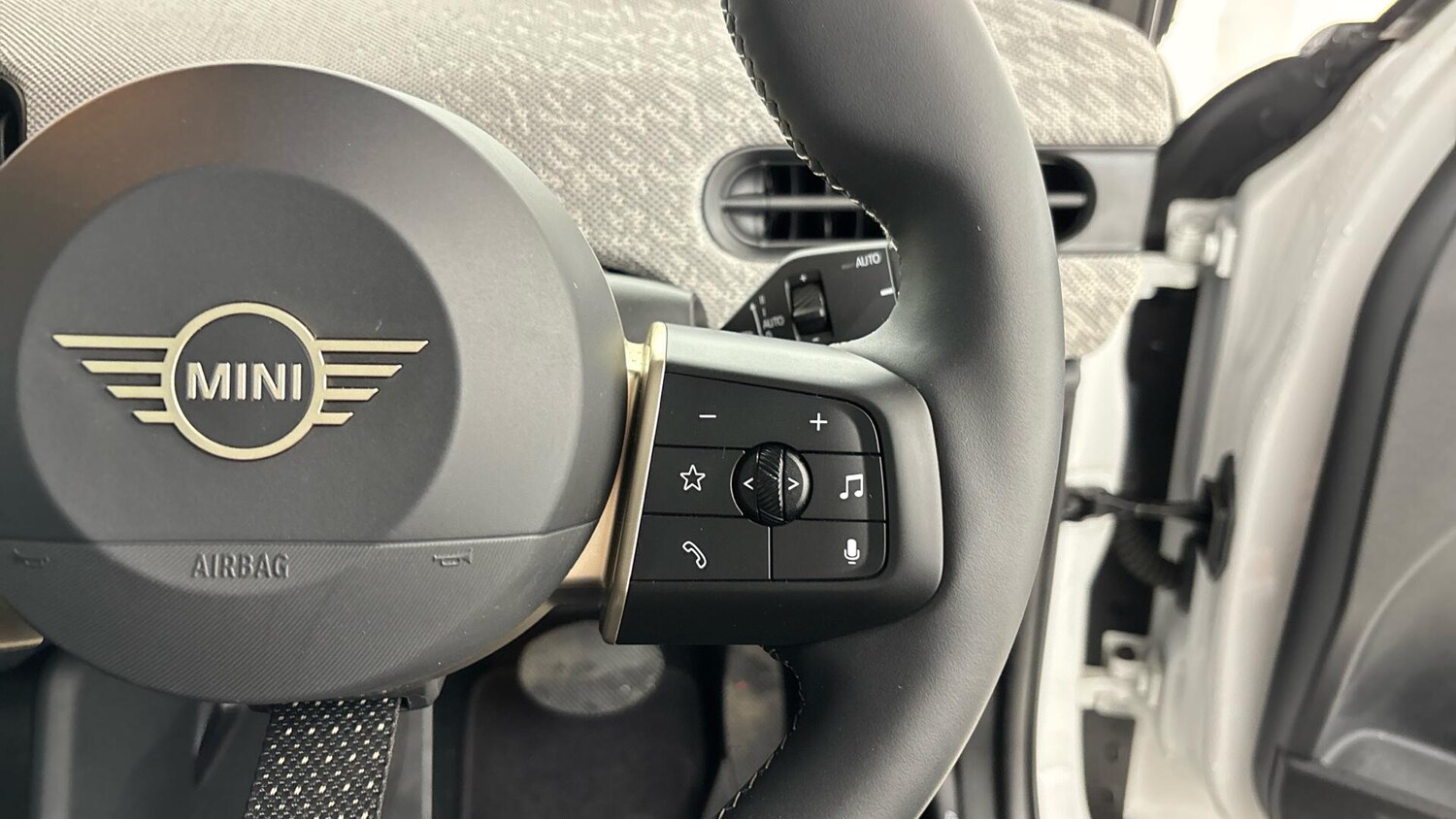 Used MINI Cooper 2025 for sale - 76760276: Photo 18