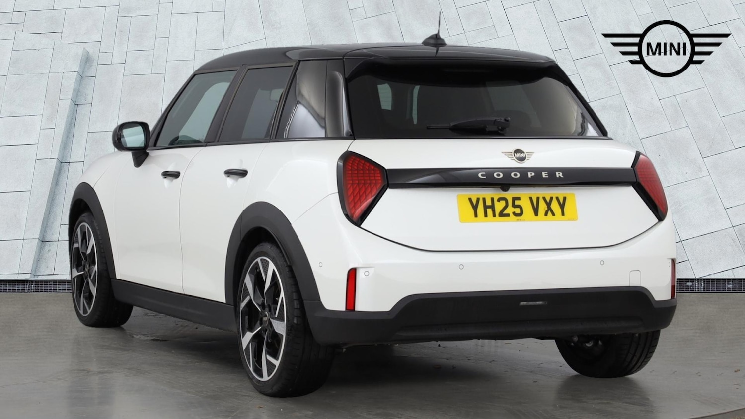 Used MINI Cooper 2025 for sale - 76760276: Photo 2