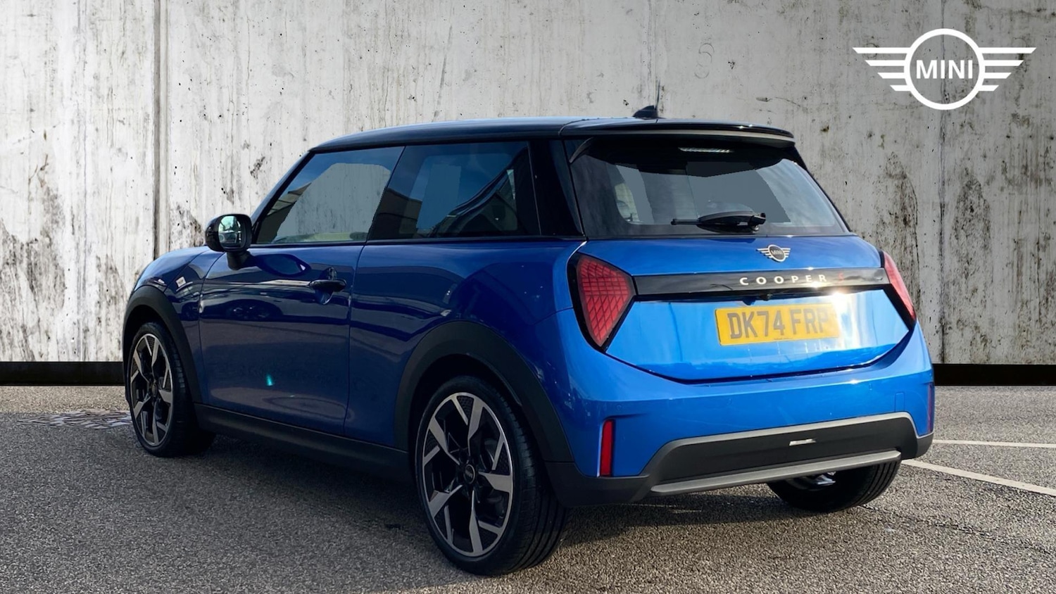 Used MINI Cooper 2024 for sale - 76965583: Photo 2