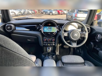 Used MINI Hatch 2023 for sale - 76760103: Photo