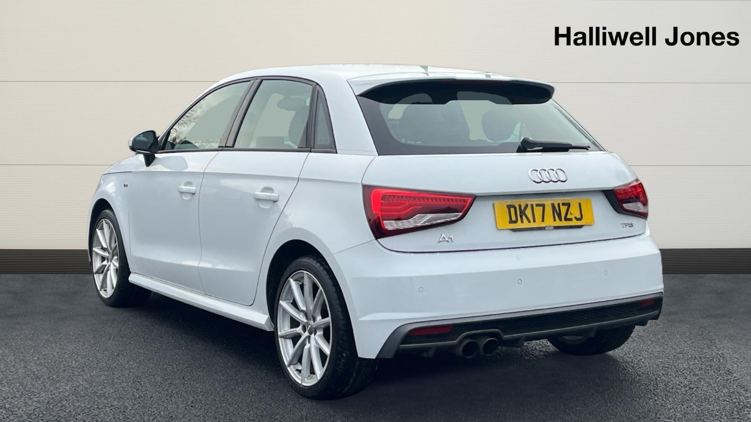 Used Audi A1 2017 for sale - 77611458: Photo 2