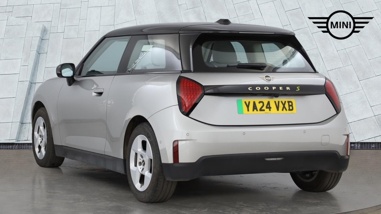 Used MINI Cooper 2024 for sale - 76802265: Photo 2