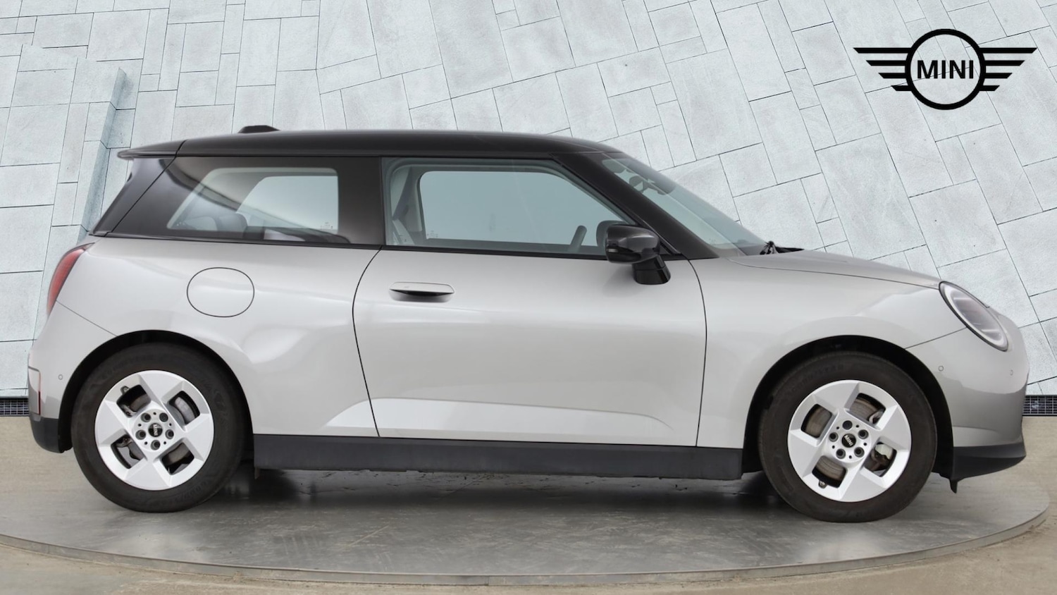 Used MINI Cooper 2024 for sale - 76802265: Photo 3