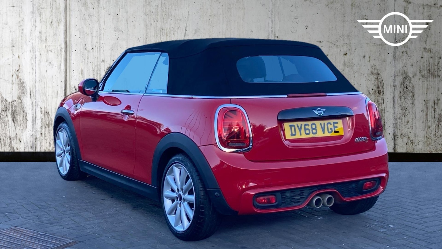 Used MINI Convertible 2018 for sale - 76839924: Photo 2