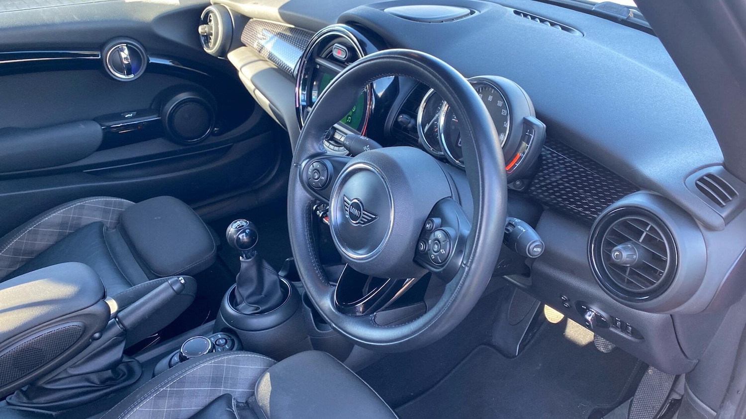 Used MINI Convertible 2018 for sale - 76839924: Photo 6