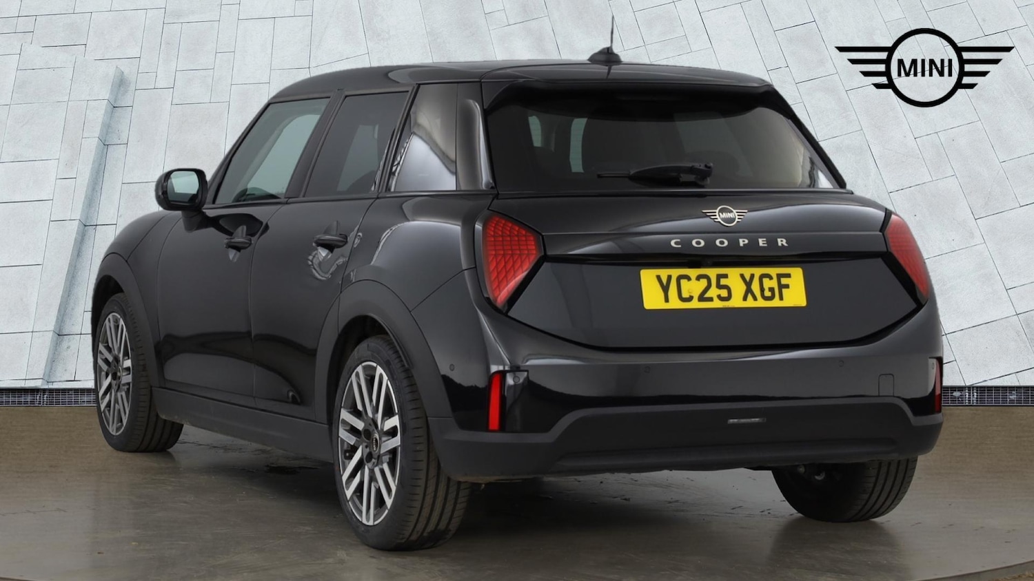 Used MINI Cooper 2025 for sale - 76760133: Photo 2