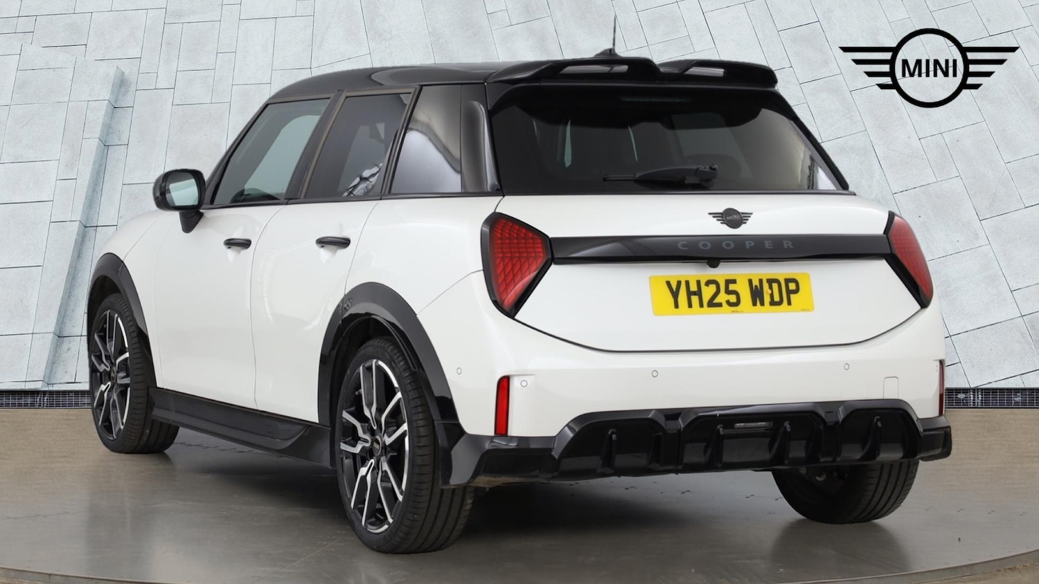 Used MINI Cooper 2025 for sale - 76760112: Photo 2