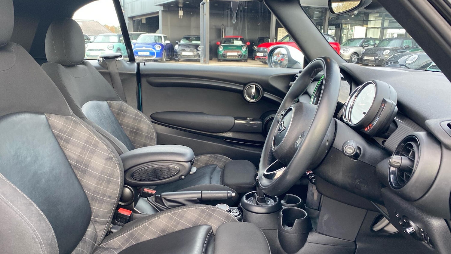 Used MINI Convertible 2018 for sale - 76832256: Photo 11