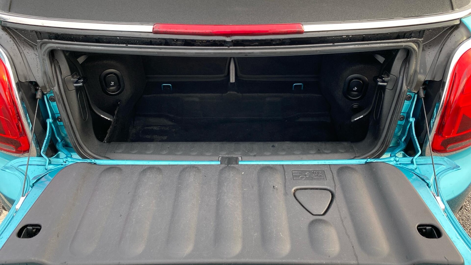 Used MINI Convertible 2018 for sale - 76832256: Photo 13