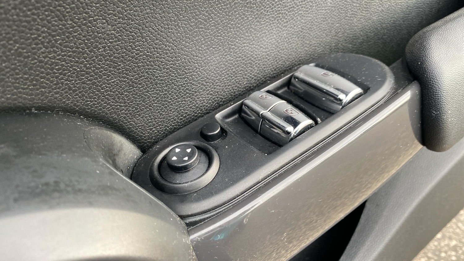 Used MINI Convertible 2018 for sale - 76832256: Photo 31