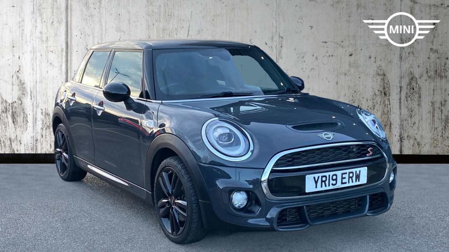 Used MINI Hatch 2019 for sale - 76824190: Photo 1