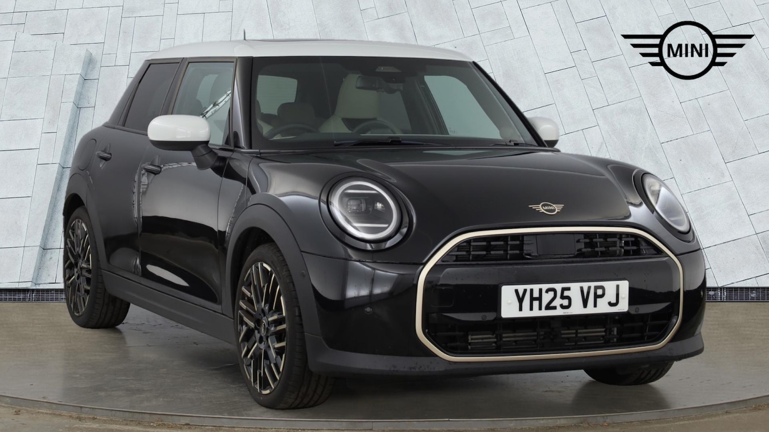 Used MINI Cooper 2025 for sale - 76760035: Photo 1
