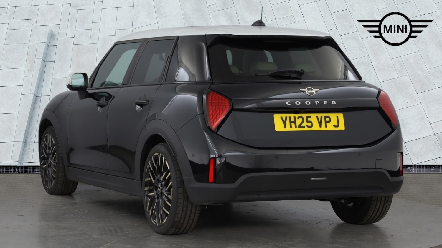 Used MINI Cooper 2025 for sale - 76760035: Photo 2