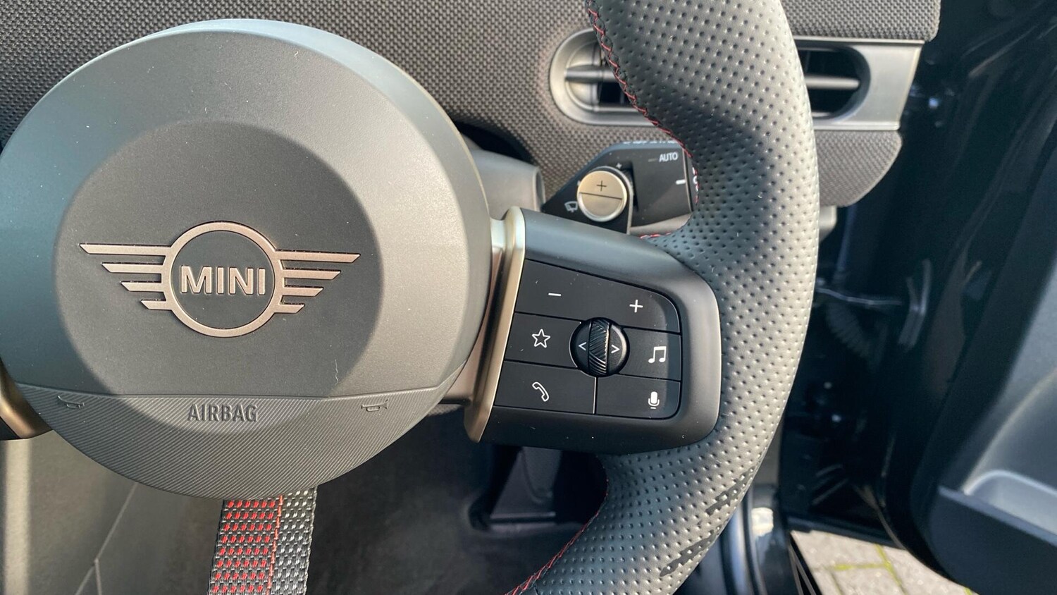 Used MINI Cooper 2024 for sale - 76760058: Photo 18