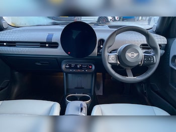 Used MINI Hatch 2024 for sale - 76953099: Photo