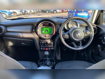 Used MINI Hatch 2019 for sale - 76760123: Photo