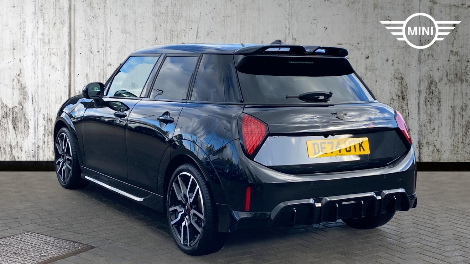 Used MINI Cooper 2024 for sale - 76760174: Photo 2