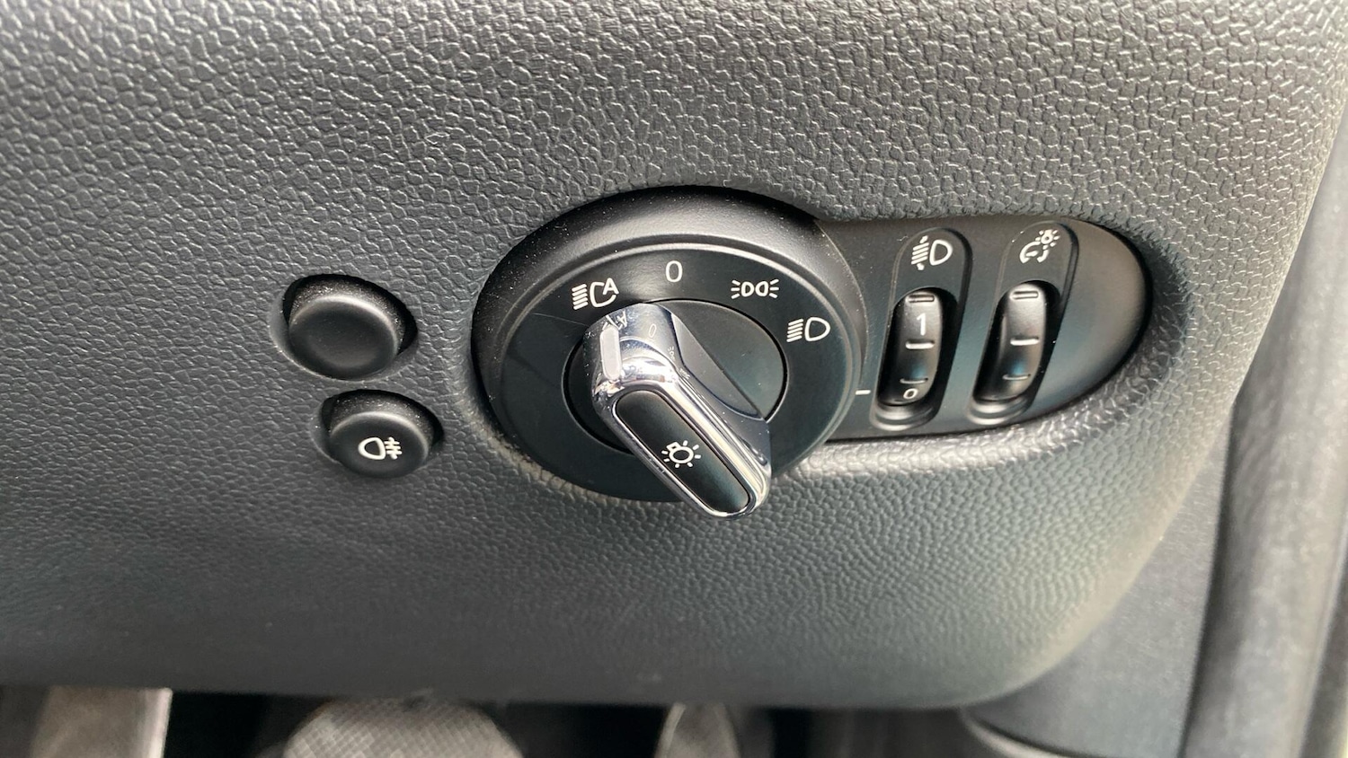 Used MINI Convertible 2021 for sale - 76760260: Photo 37