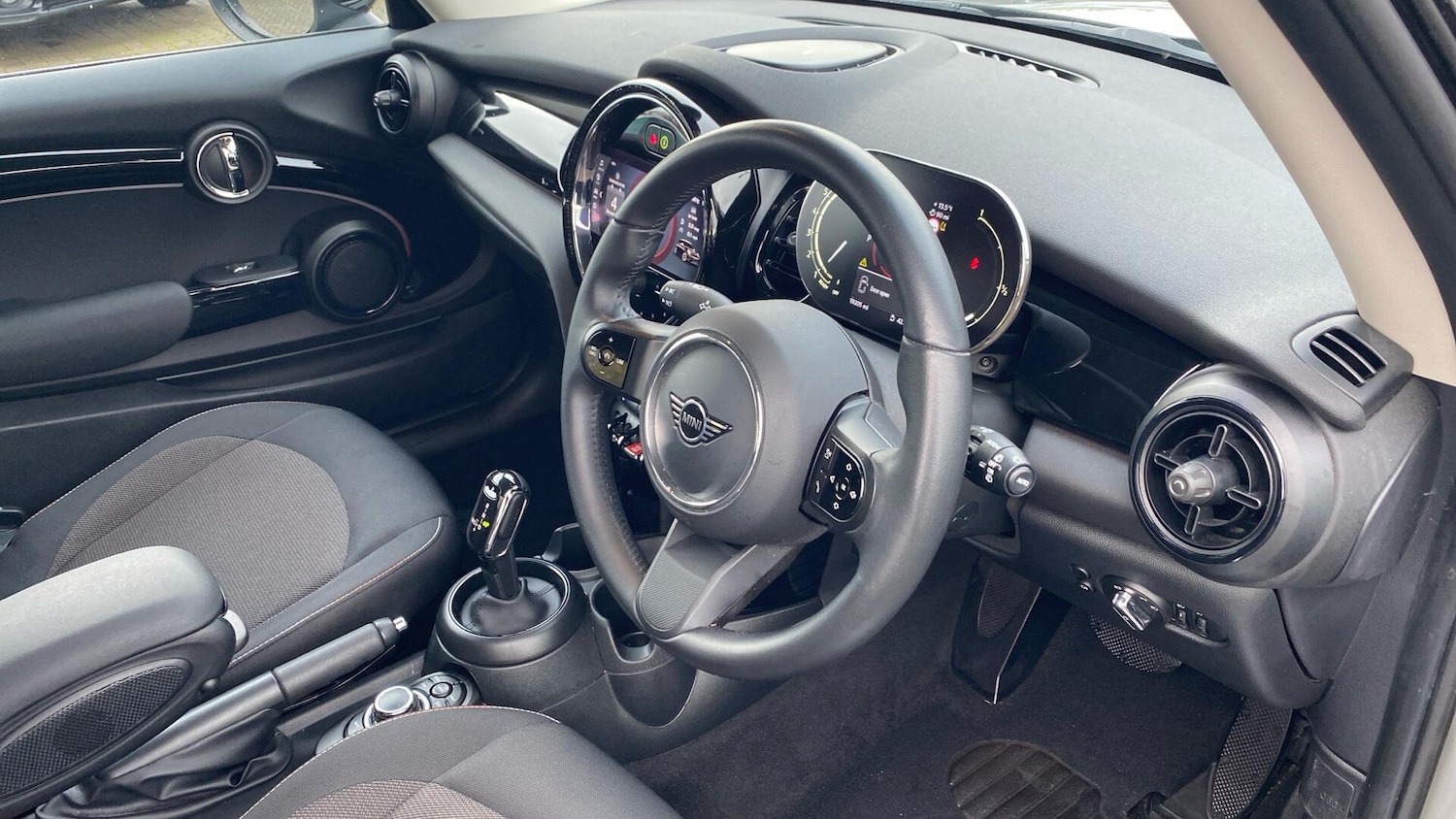 Used MINI Hatch 2023 for sale - 76760141: Photo 6