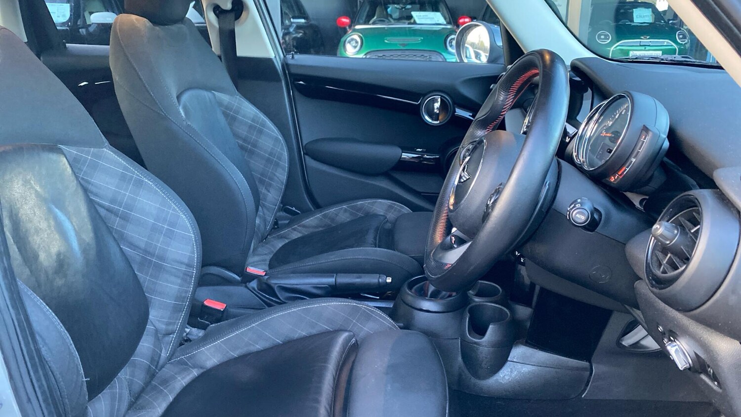 Used MINI Hatch 2018 for sale - 76801280: Photo 11