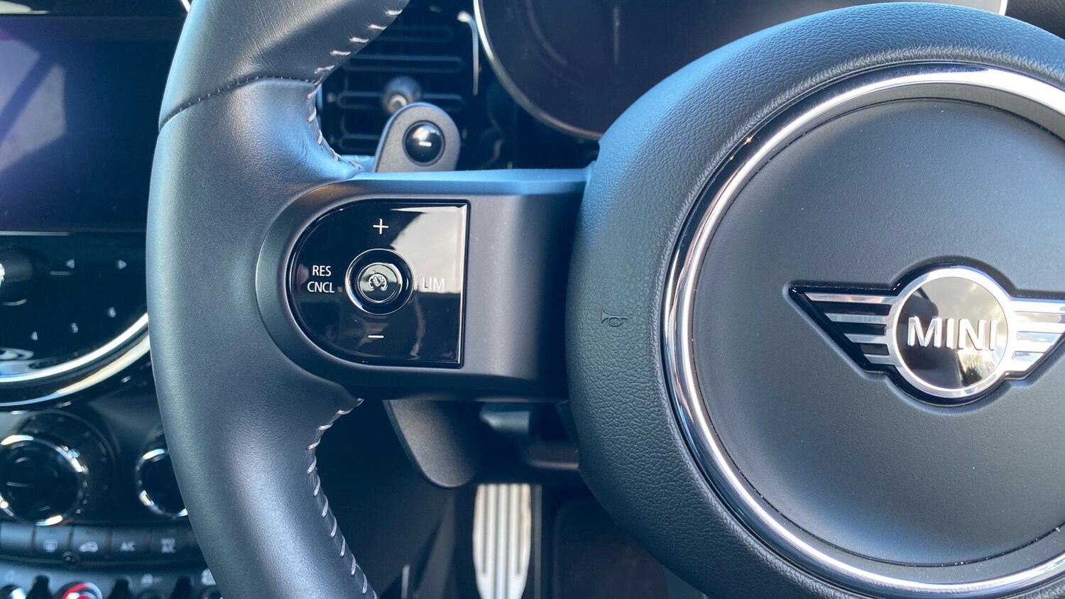 Used MINI Convertible 2024 for sale - 76760110: Photo 17